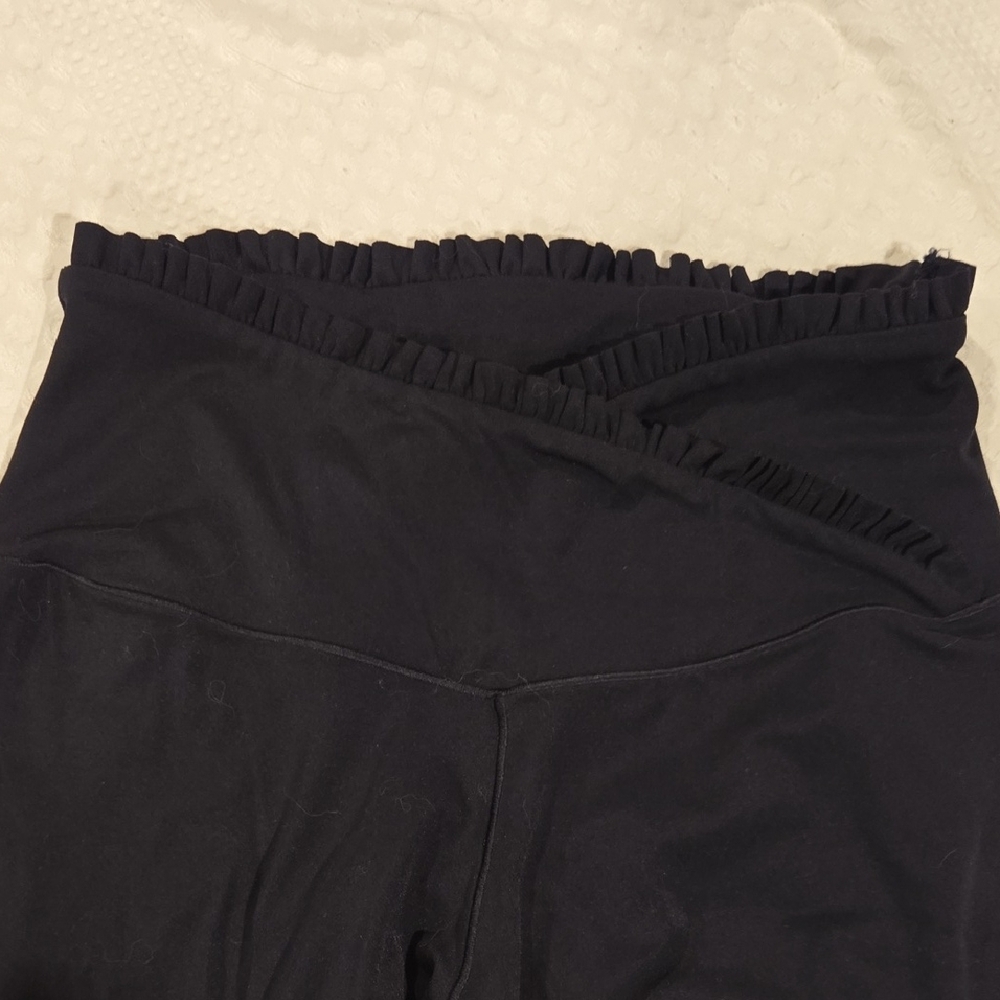 Black Ruffled Waist Leggings